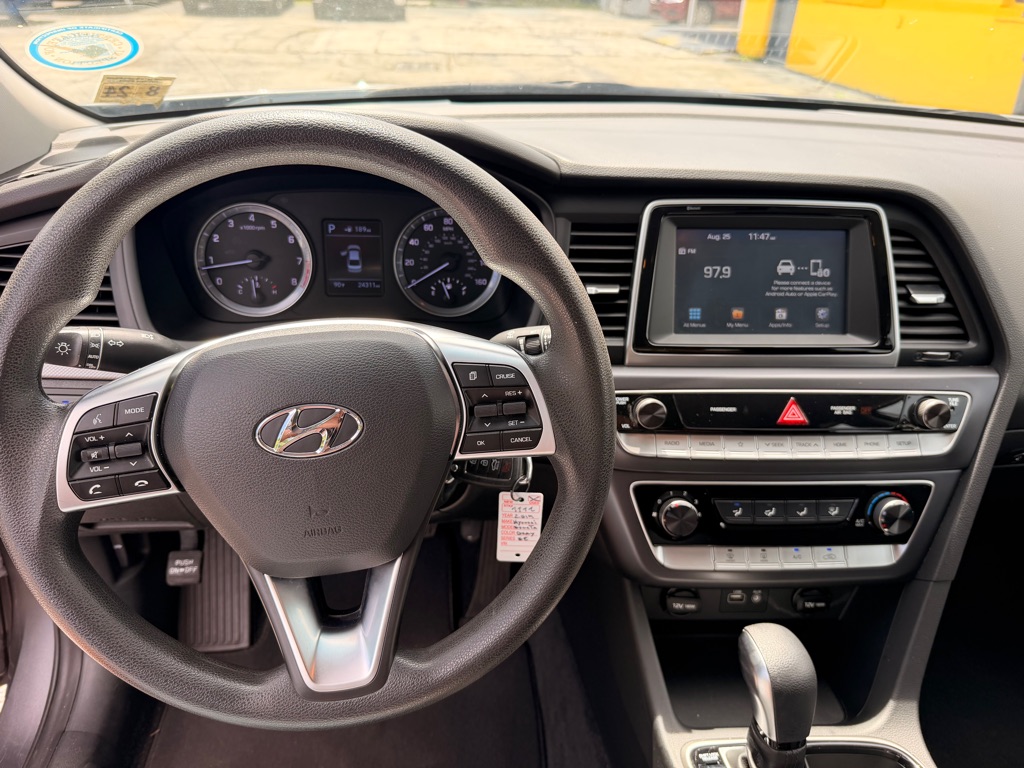 Photo 19 of this HYUNDAI SONATA