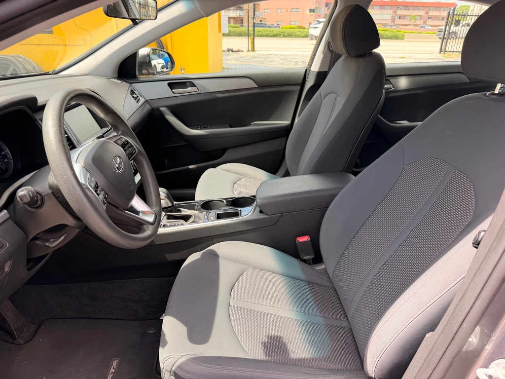 Photo 14 of this HYUNDAI SONATA