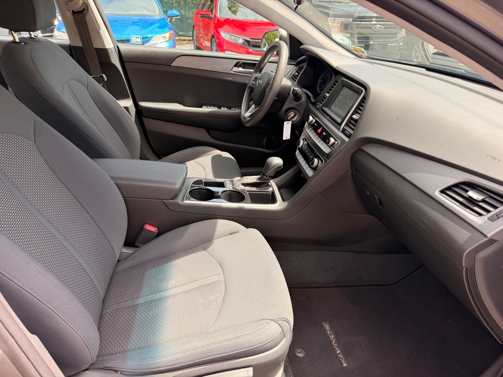 Photo 15 of this HYUNDAI SONATA