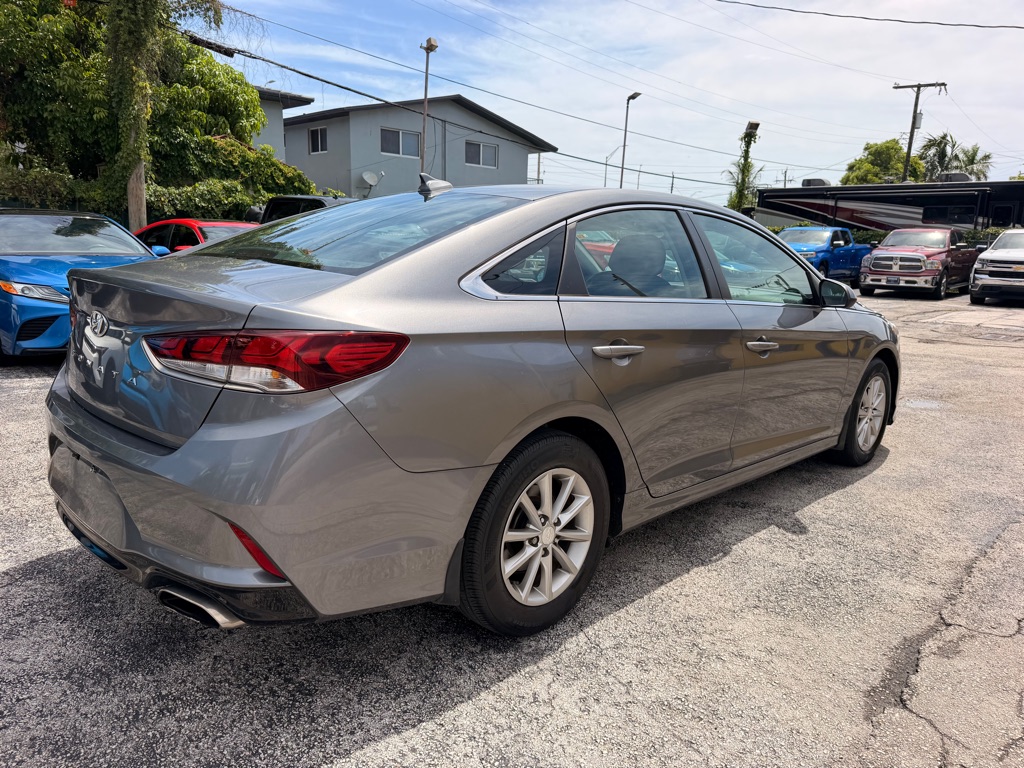 Photo 8 of this HYUNDAI SONATA