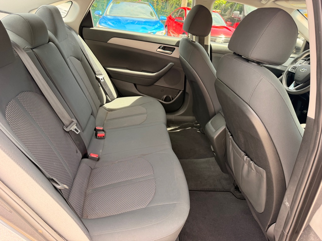 Photo 16 of this HYUNDAI SONATA