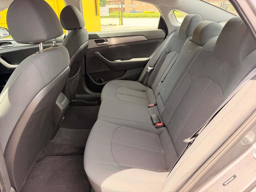 Photo 17 of this HYUNDAI SONATA