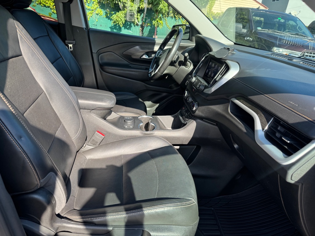 Photo 18 of this GMC TERRAIN