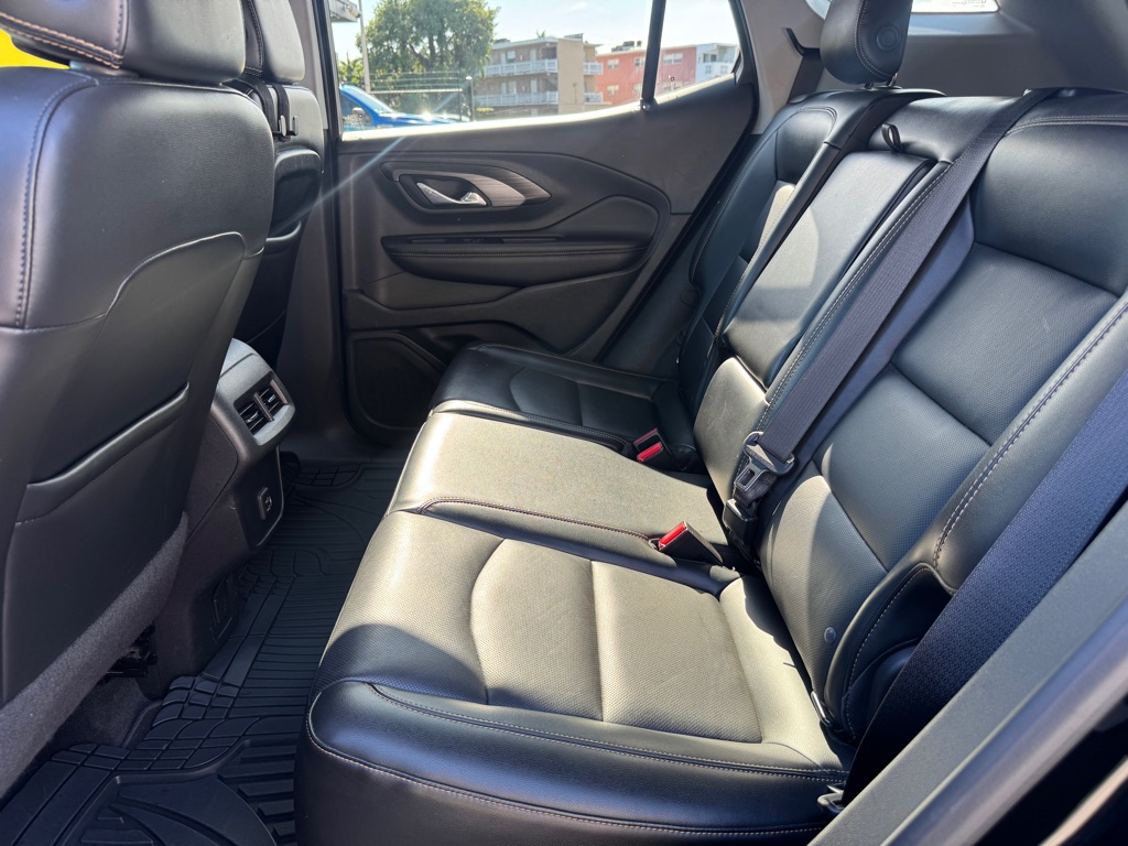 Photo 21 of this GMC TERRAIN
