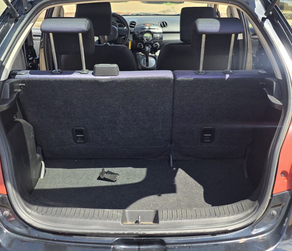 Photo 8 of this MAZDA MAZDA2