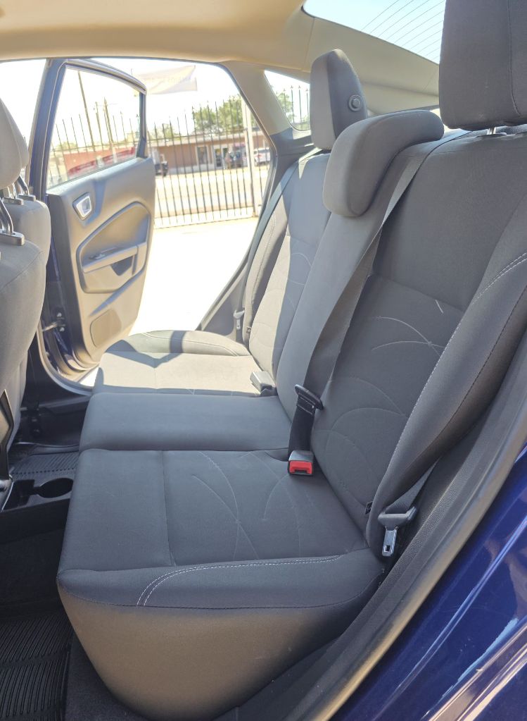 Photo 7 of this FORD FIESTA