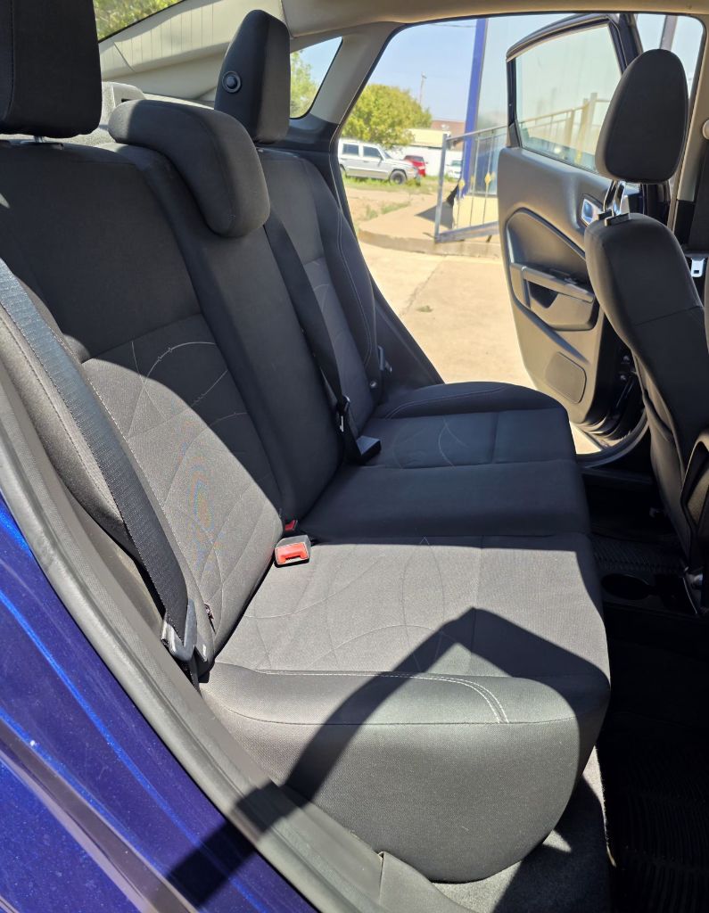 Photo 8 of this FORD FIESTA