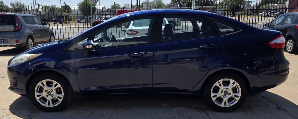 Photo 3 of this FORD FIESTA