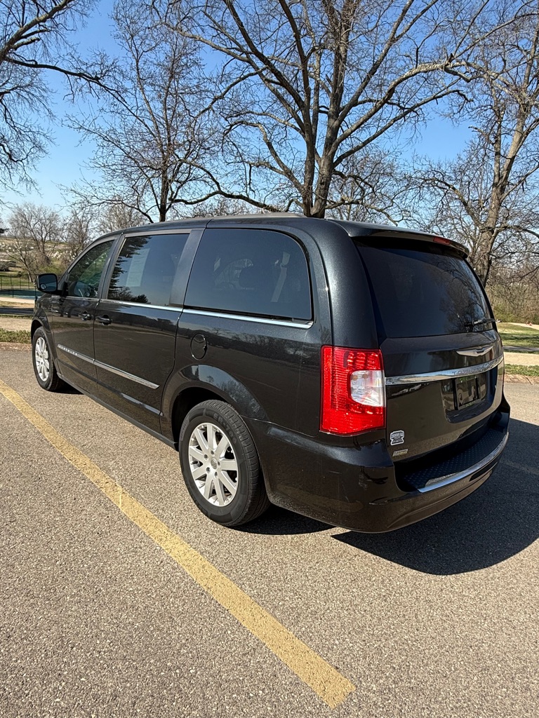 Photo 3 of this CHRYSLER TOWN & COUNTRY