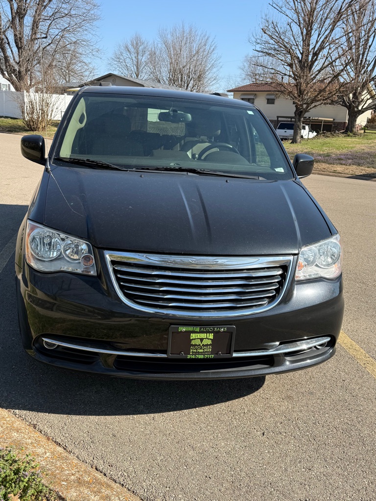 Photo 8 of this CHRYSLER TOWN & COUNTRY