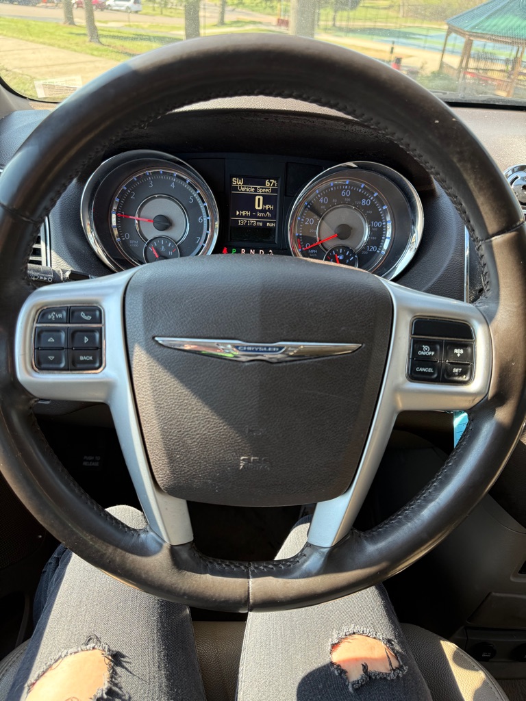 Photo 17 of this CHRYSLER TOWN & COUNTRY