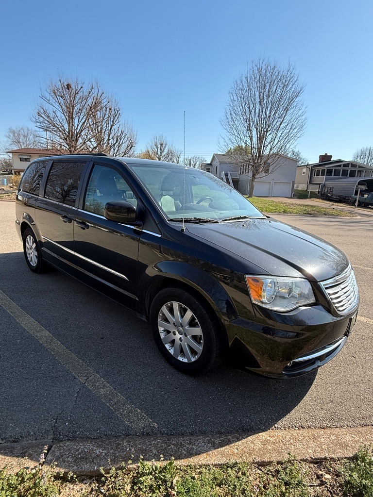 Photo 7 of this CHRYSLER TOWN & COUNTRY