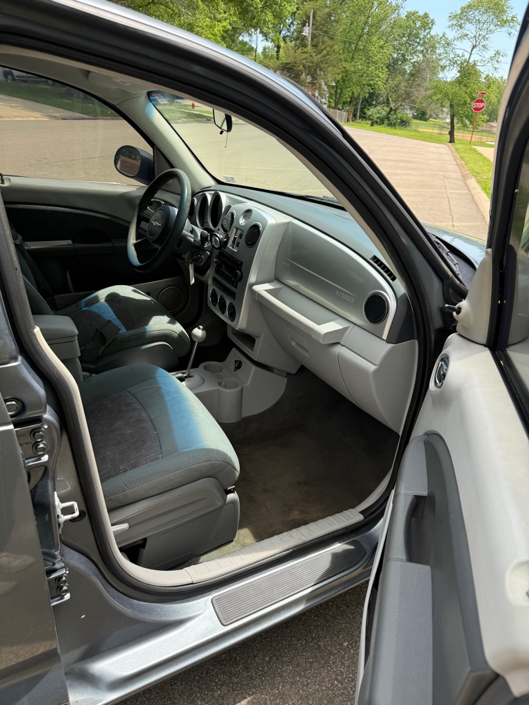 Photo 9 of this CHRYSLER PT CRUISER
