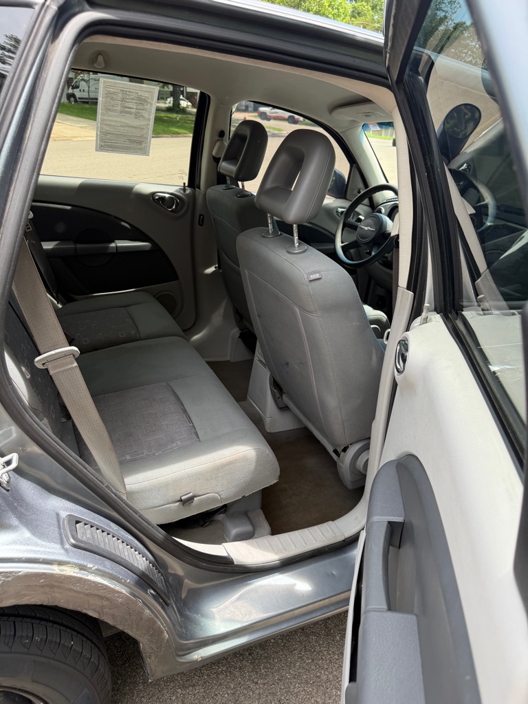 Photo 10 of this CHRYSLER PT CRUISER