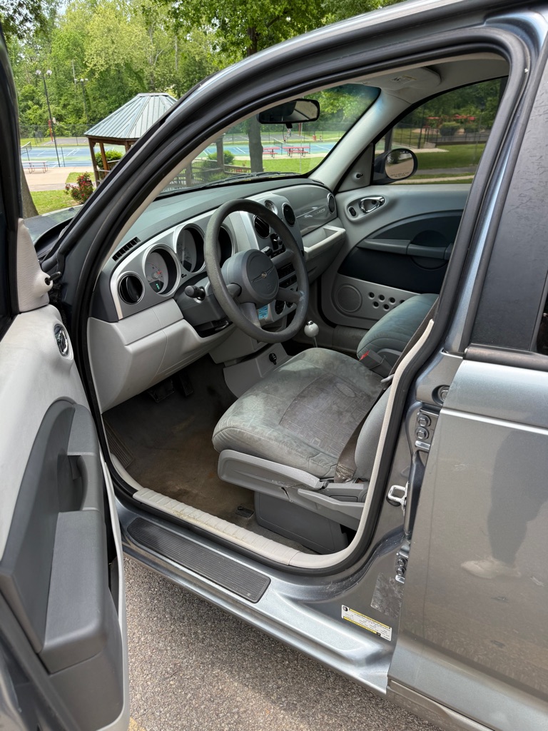 Photo 12 of this CHRYSLER PT CRUISER