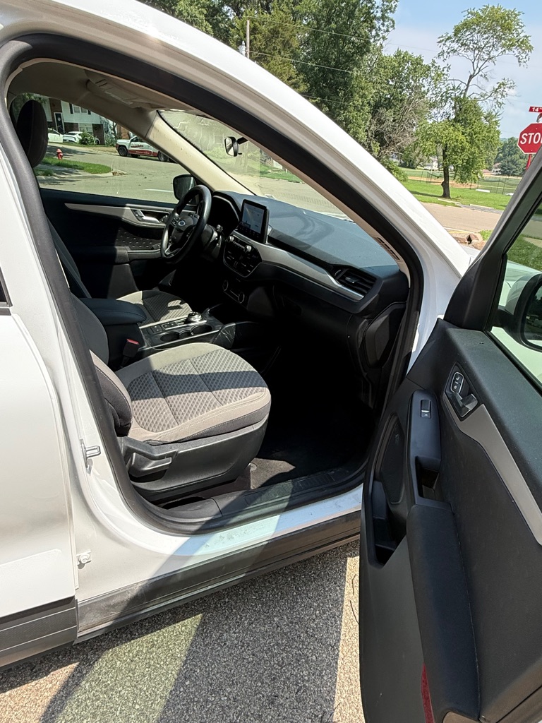 Photo 9 of this FORD ESCAPE