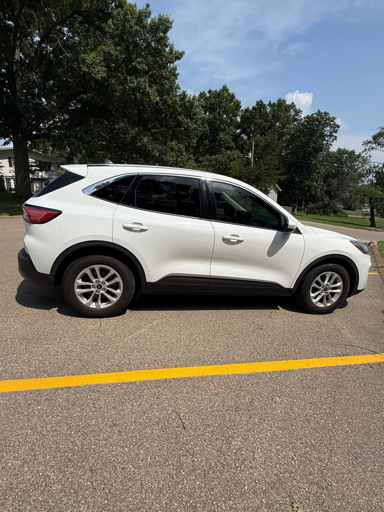 Photo 6 of this FORD ESCAPE