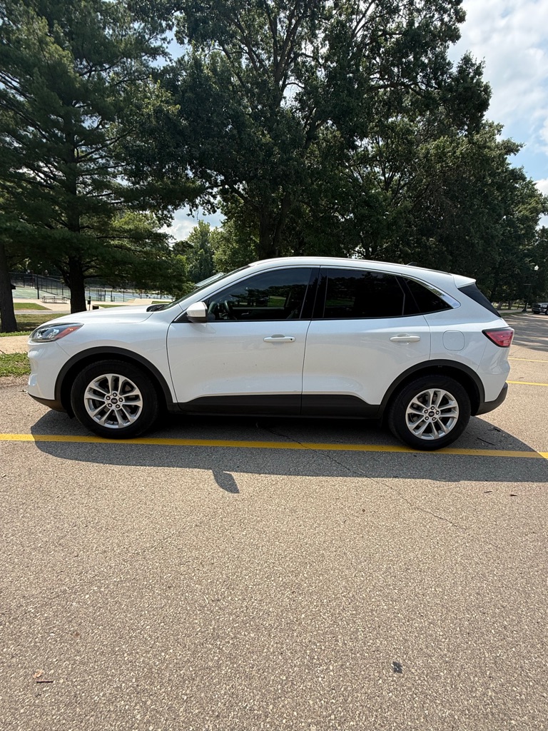 Photo 2 of this FORD ESCAPE