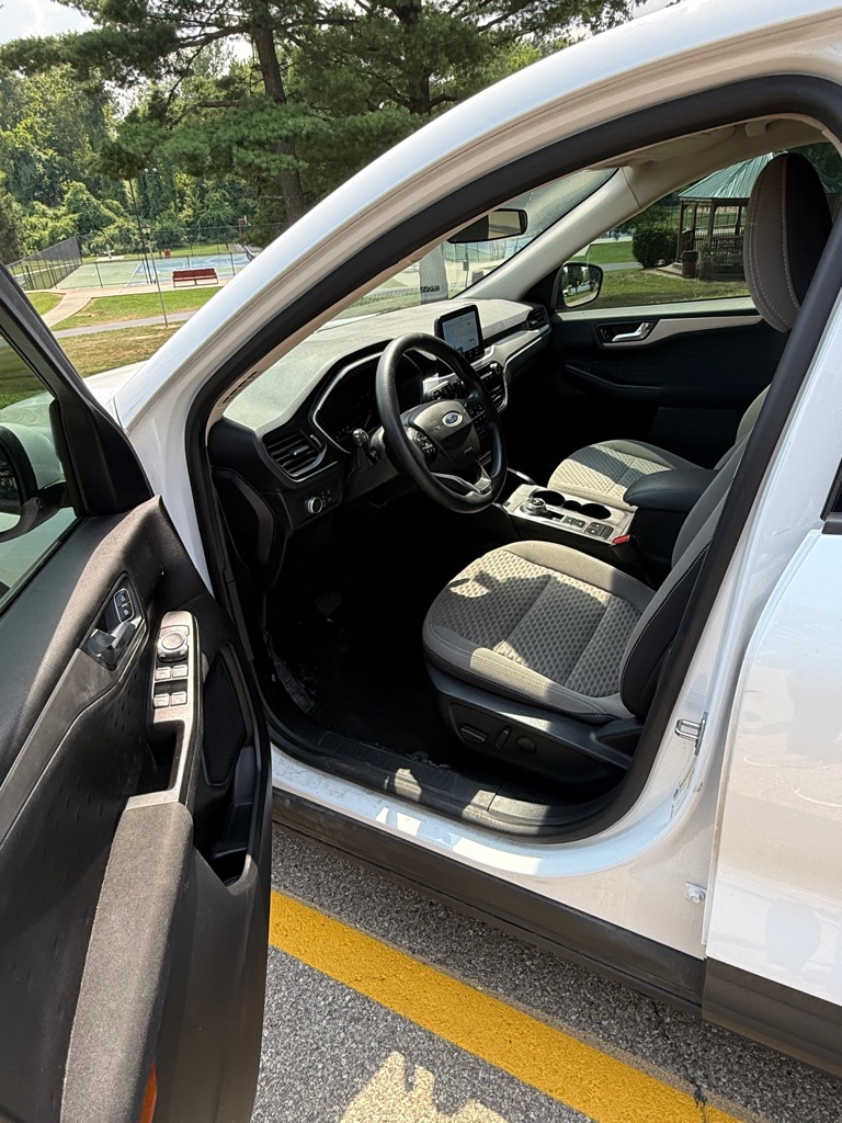 Photo 13 of this FORD ESCAPE