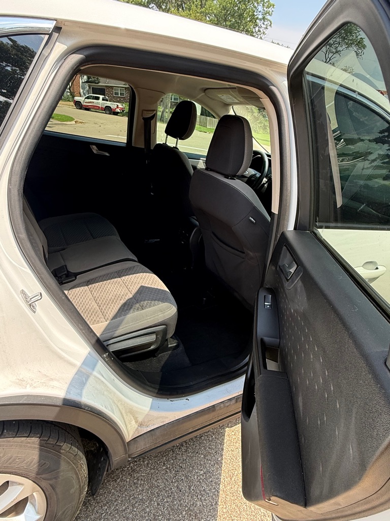 Photo 10 of this FORD ESCAPE
