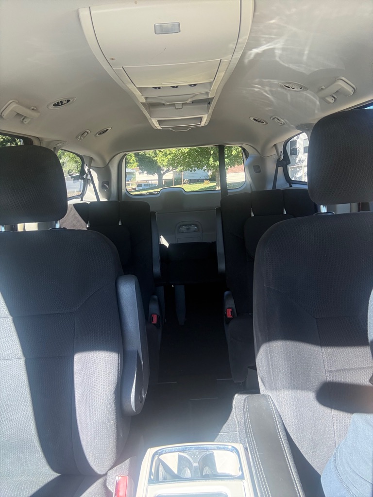 Photo 19 of this CHRYSLER TOWN & COUNTRY