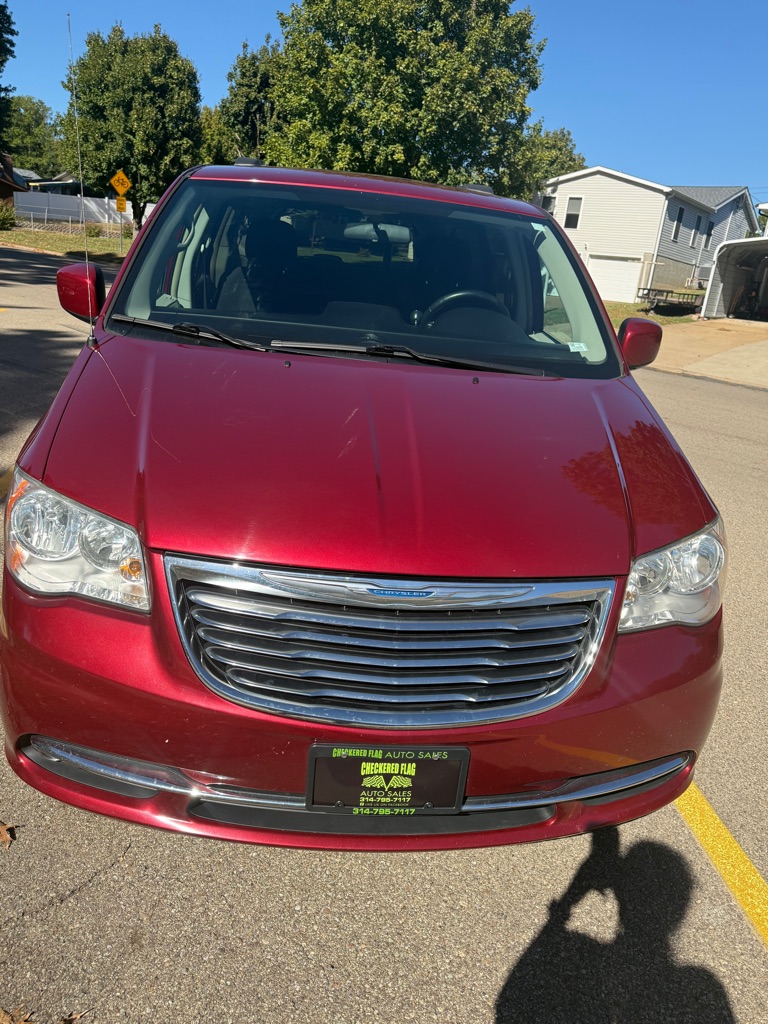 Photo 8 of this CHRYSLER TOWN & COUNTRY