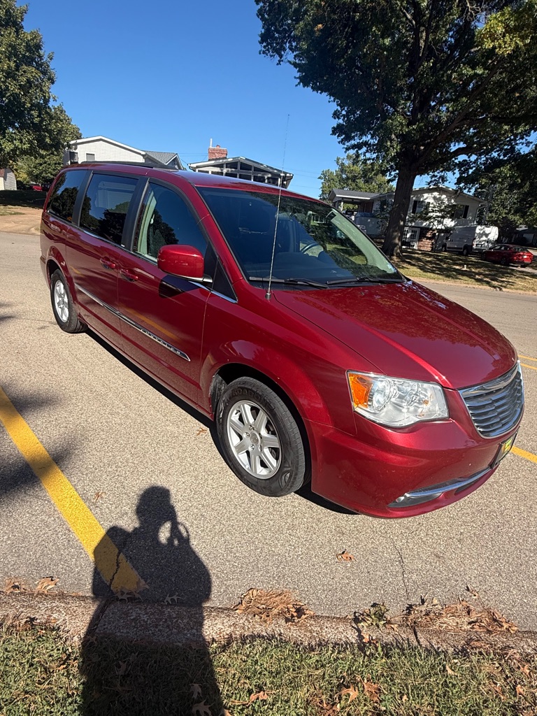 Photo 7 of this CHRYSLER TOWN & COUNTRY