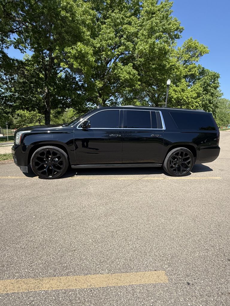 Photo 2 of this GMC YUKON XL