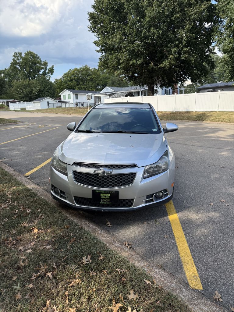 Photo 2 of this CHEVROLET CRUZE