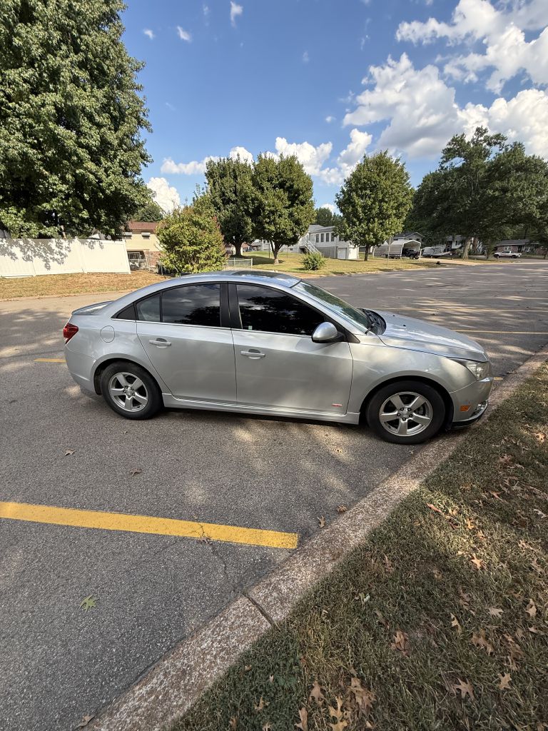 Photo 4 of this CHEVROLET CRUZE