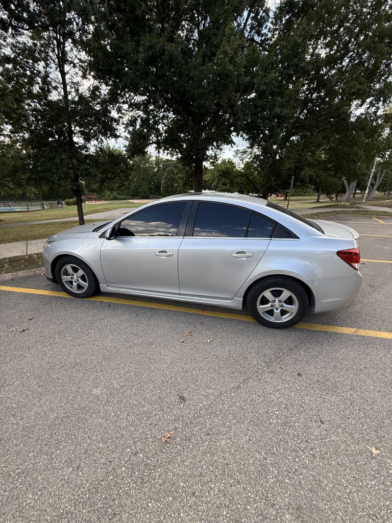 Photo 8 of this CHEVROLET CRUZE