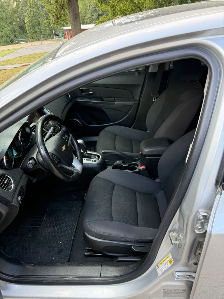 Photo 10 of this CHEVROLET CRUZE