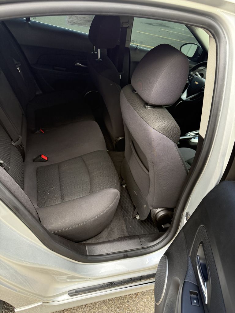 Photo 15 of this CHEVROLET CRUZE