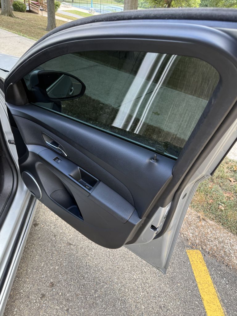 Photo 16 of this CHEVROLET CRUZE