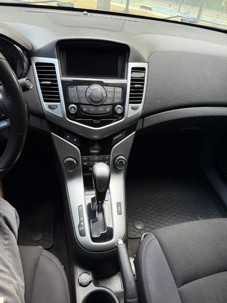 Photo 18 of this CHEVROLET CRUZE