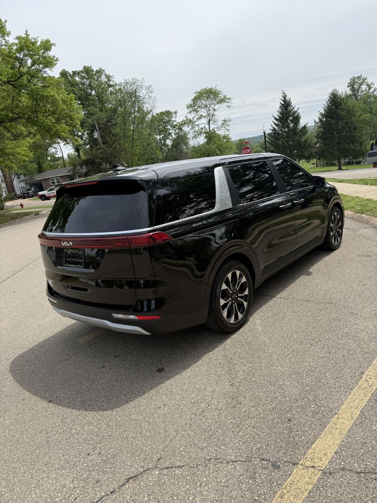 Photo 5 of this KIA CARNIVAL