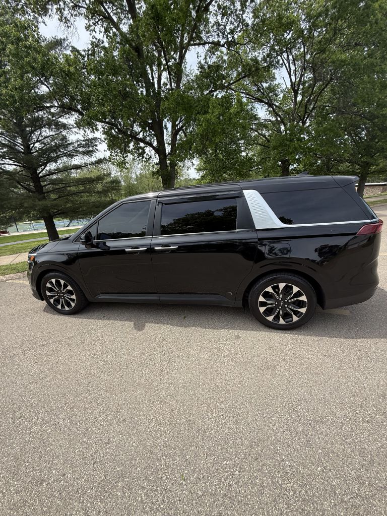 Photo 8 of this KIA CARNIVAL