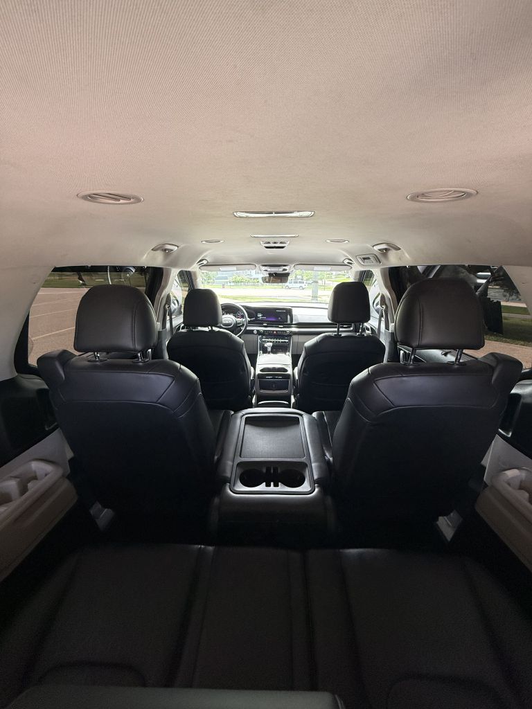 Photo 14 of this KIA CARNIVAL