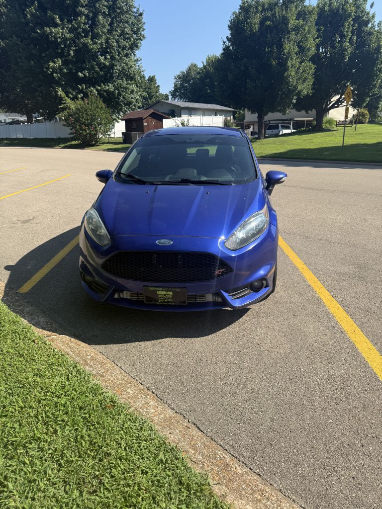 Photo 2 of this FORD FIESTA