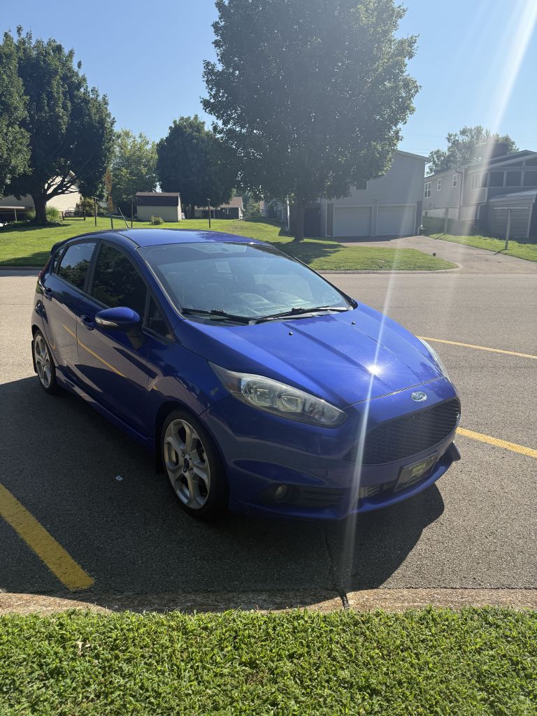 Photo 3 of this FORD FIESTA