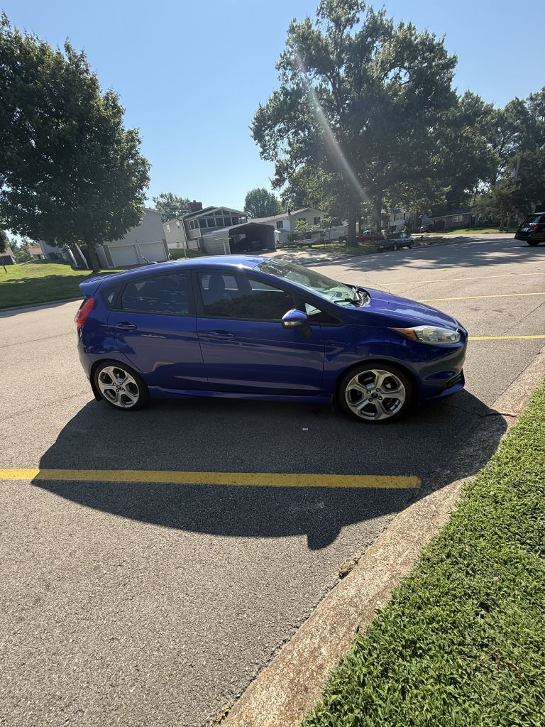 Photo 4 of this FORD FIESTA