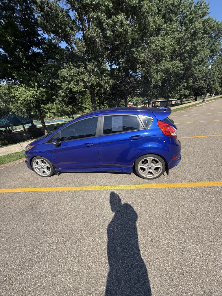 Photo 8 of this FORD FIESTA
