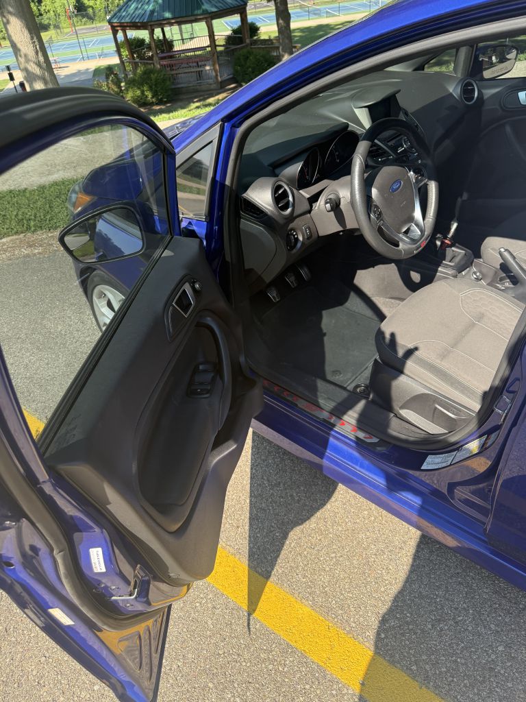 Photo 9 of this FORD FIESTA