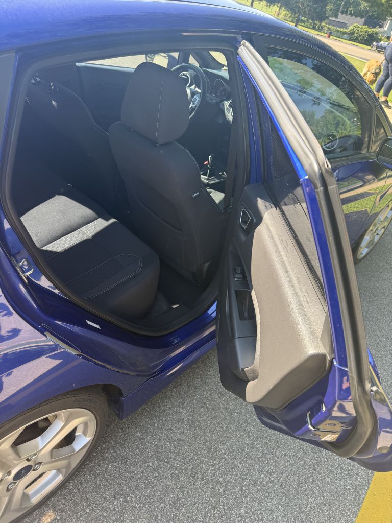 Photo 14 of this FORD FIESTA