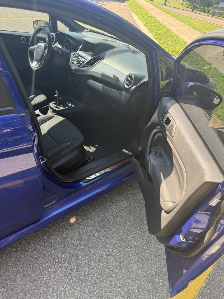 Photo 16 of this FORD FIESTA