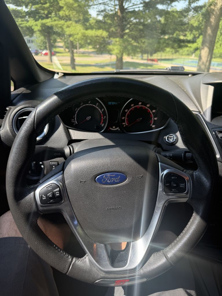 Photo 19 of this FORD FIESTA