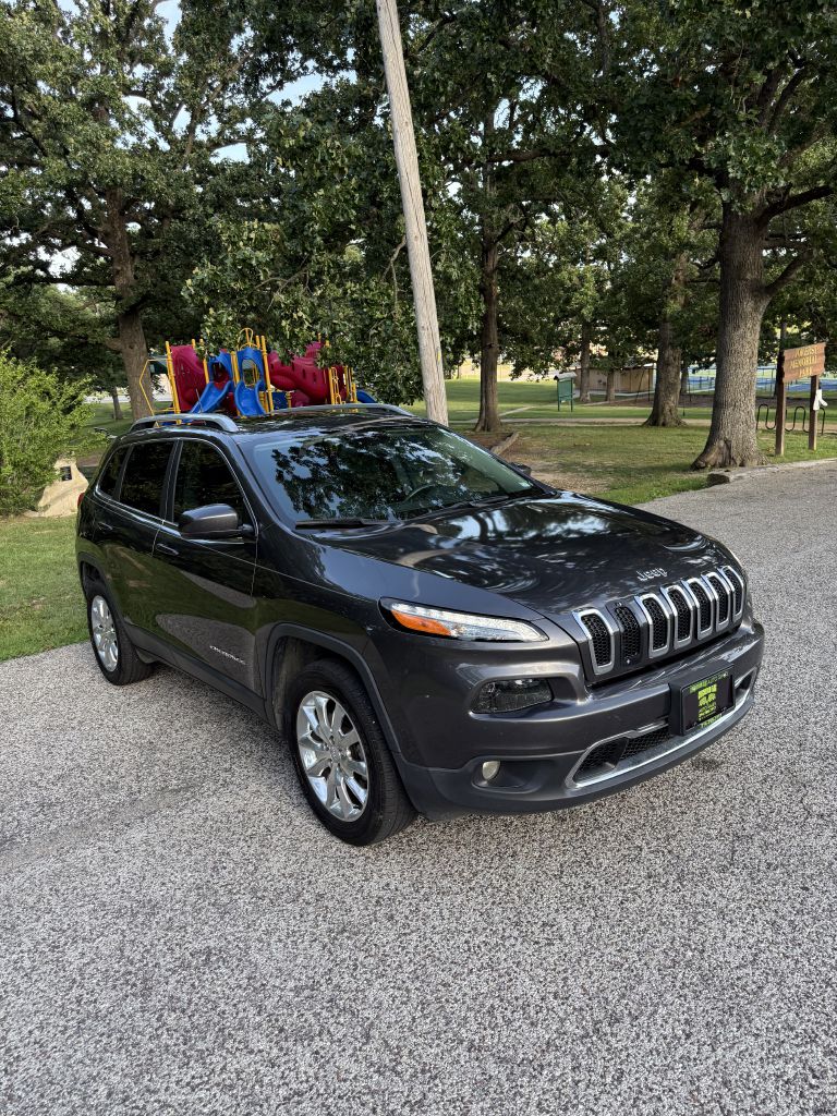 Photo 3 of this JEEP CHEROKEE