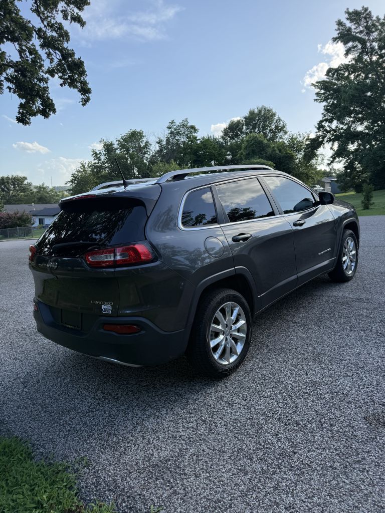 Photo 5 of this JEEP CHEROKEE