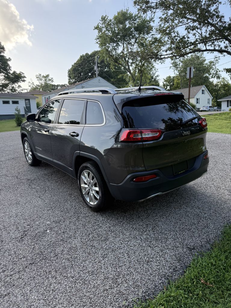 Photo 7 of this JEEP CHEROKEE
