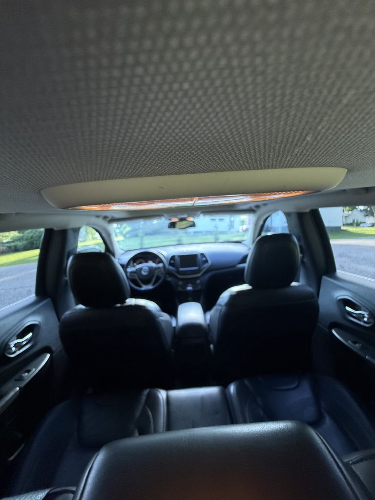 Photo 14 of this JEEP CHEROKEE